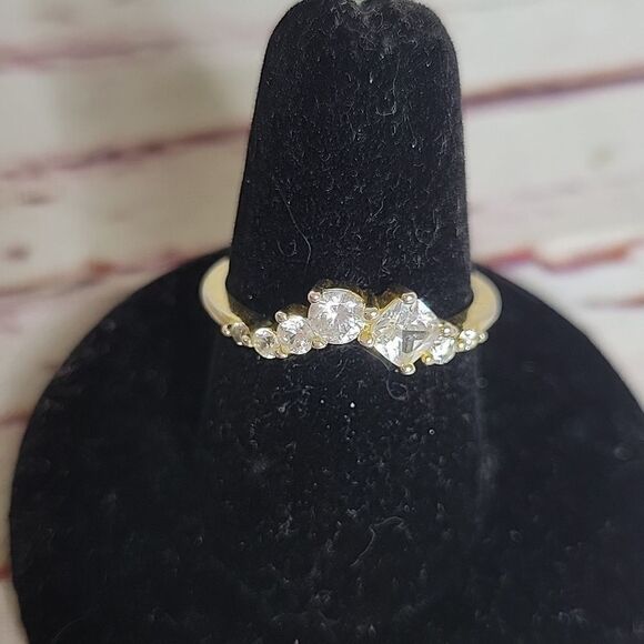Unbranded Cubic Zirconia Ring Size 7 - Picture 1 of 5